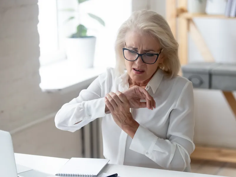 Top Spine Chiropractic treating bursitis in Worcester
