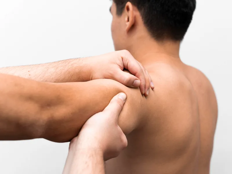 How Top Spine Chiropractic treats rotator cuff injury in Worcester